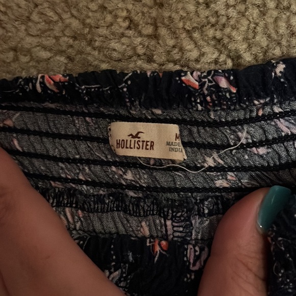 Hollister Size Medium Flowy Patterned Shorts - Picture 2 of 2